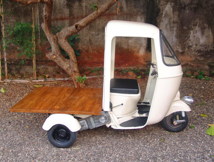 Vespa APE in Cream