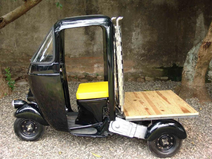 Vespa APE in Black