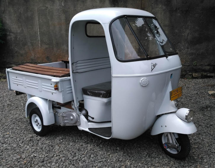 Vespa APE in Signal White