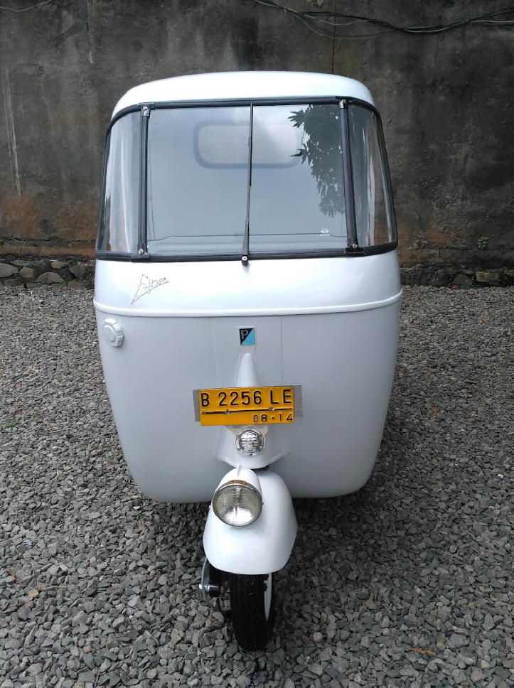 Vespa APE in Signal White