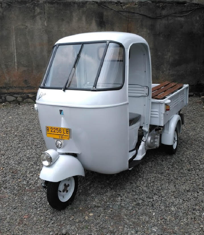 Vespa APE in Signal White