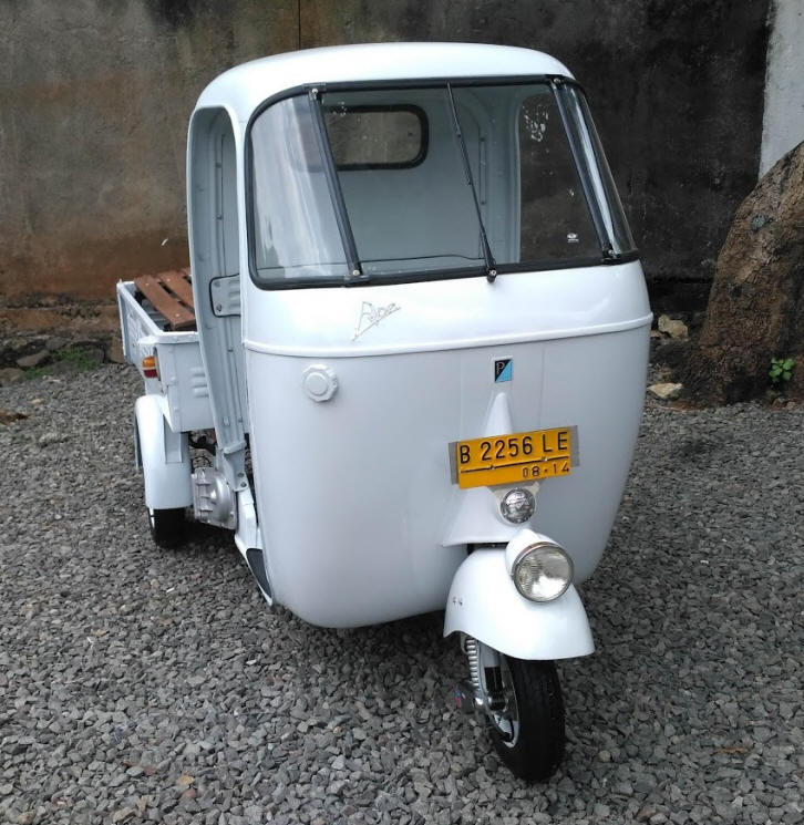 Vespa APE in Signal White