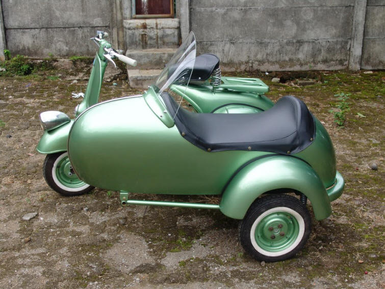 Vespa Faro Basso Green with Sidecar