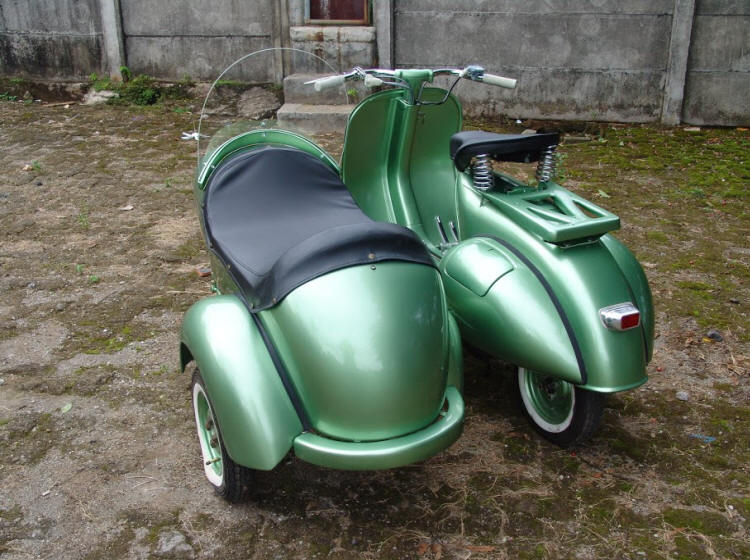 Vespa Faro Basso Green with Sidecar
