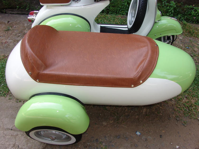 Vespa VBB Linden Green and White with Sidecar