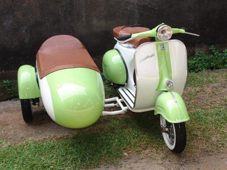 Vespa VBB Linden Green and White with Sidecar