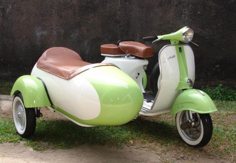 Vespa VBB Linden Green and White with Sidecar