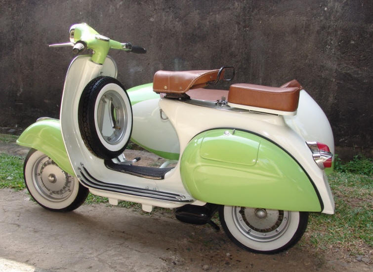 Vespa VBB Linden Green and White with Sidecar