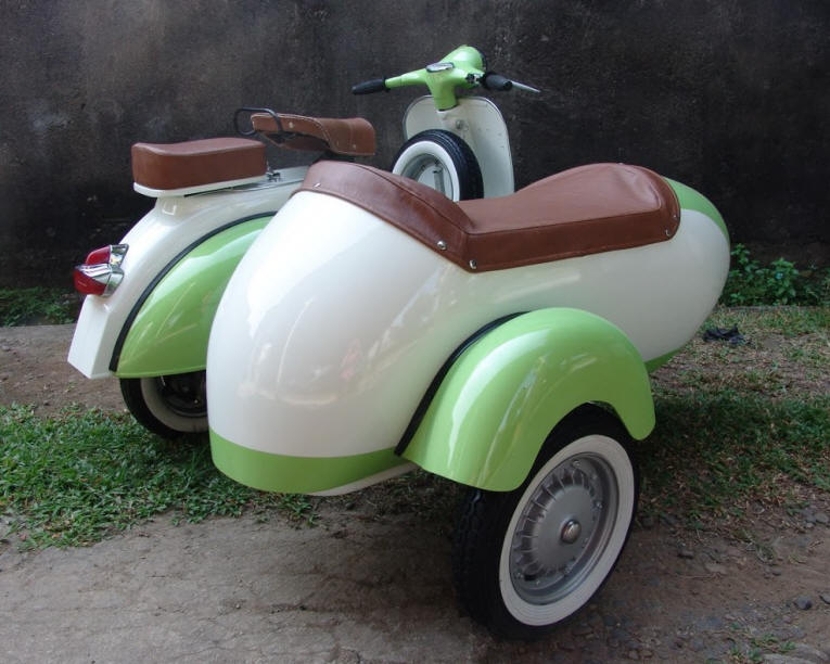 Vespa VBB Linden Green and White with Sidecar