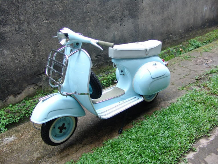 Vespa VNB Pastel Blue