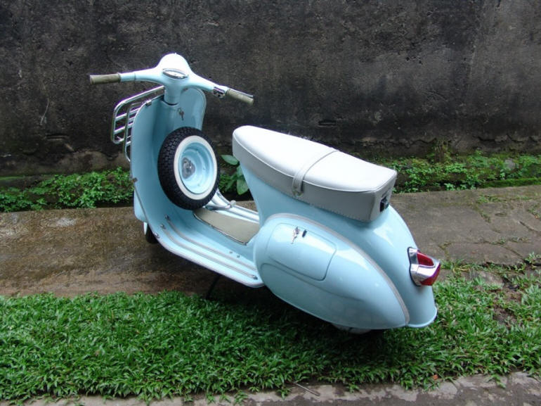 Vespa VNB Pastel Blue