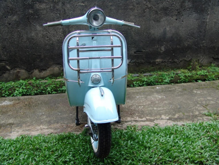 Vespa VNB Pastel Blue