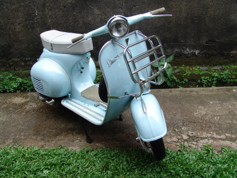 Vespa VNB Pastel Blue