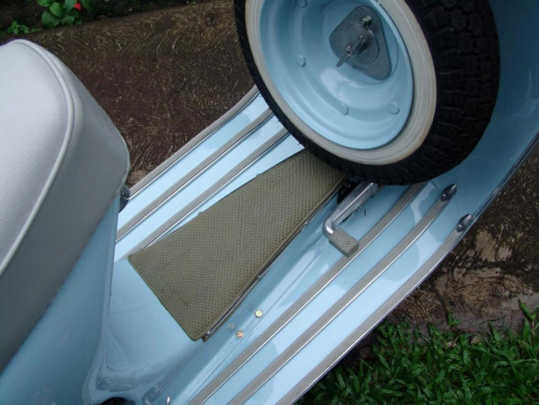 Vespa VNB Pastel Blue