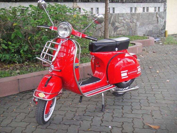 Vespa Rally 200 Red