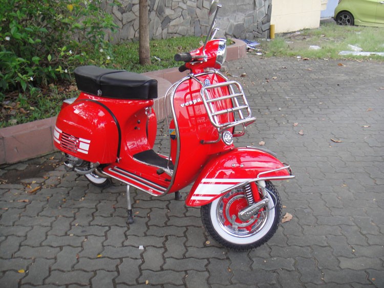 Vespa Rally 200 Red