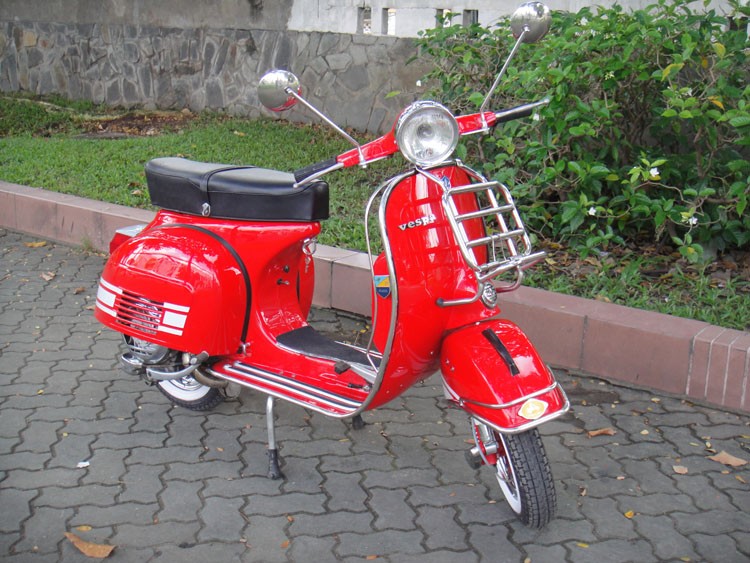 Vespa Rally 200 Red