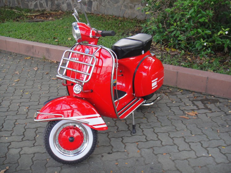 Vespa Rally 200 Red