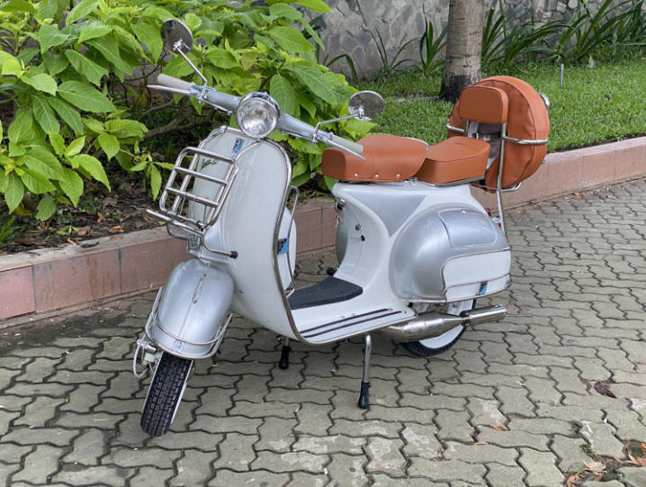 Vespa VNB White and Silver