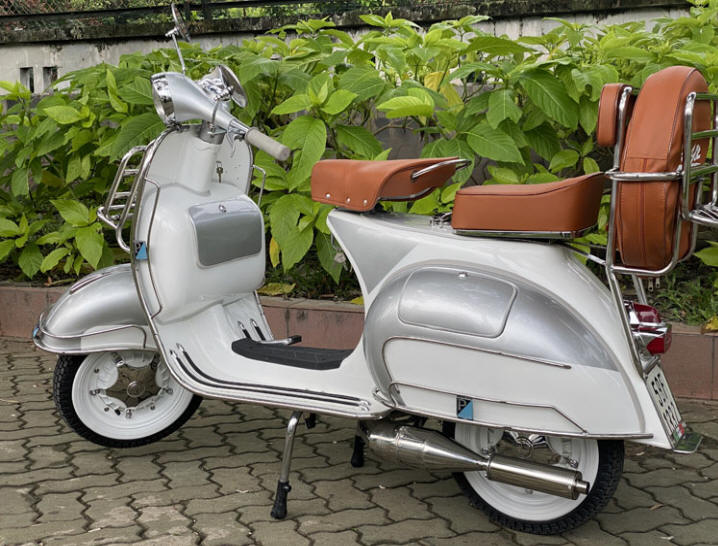 Vespa VNB White and Silver