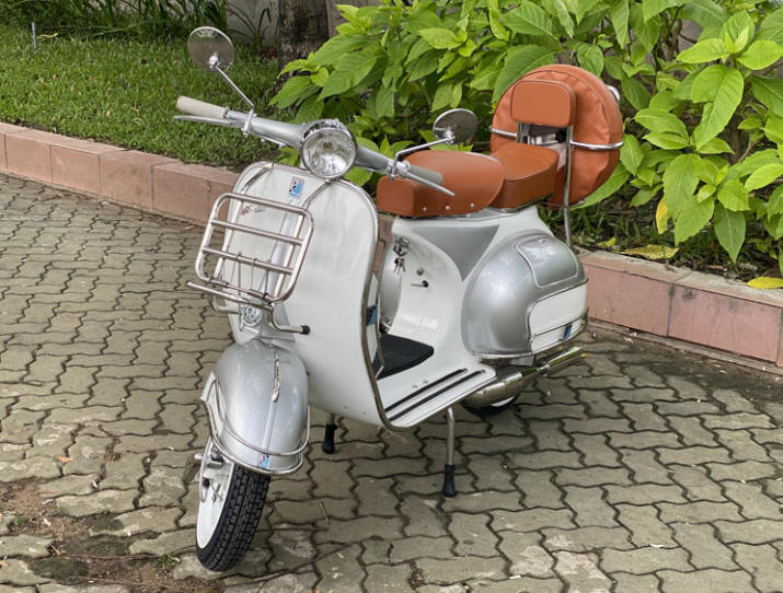 Vespa VNB White and Silver
