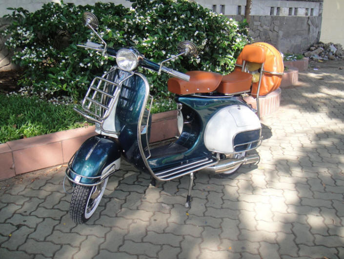 Vespa VBB Dark Cyan and White