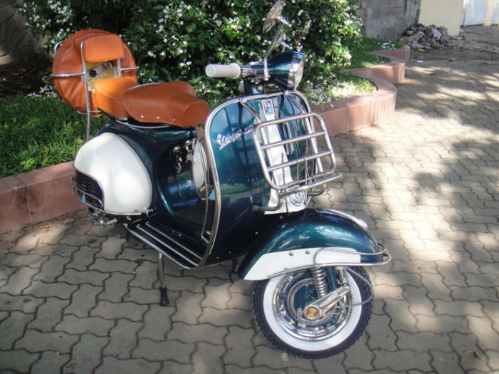 Vespa VBB Dark Cyan and White