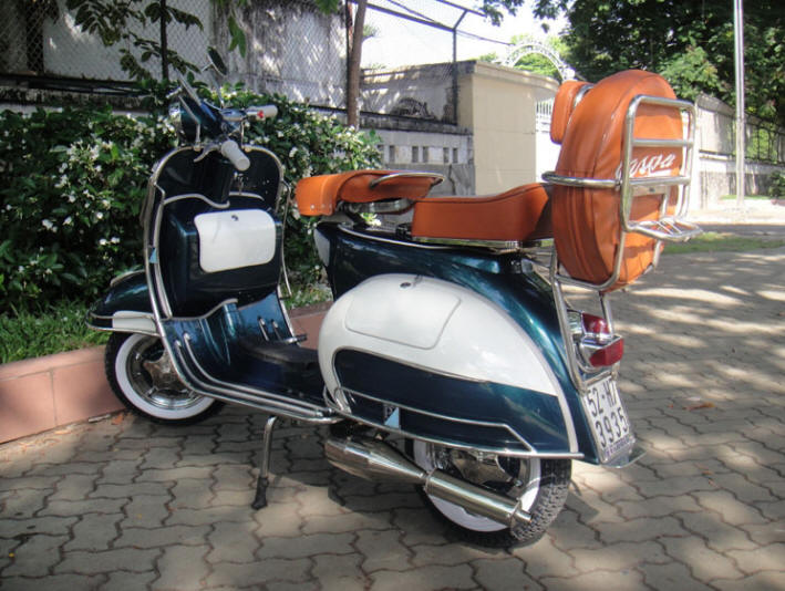 Vespa VBB Dark Cyan and White