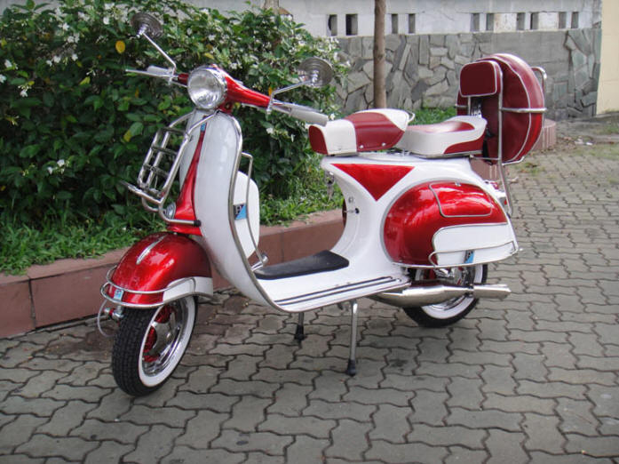 Vespa VBB White and Red