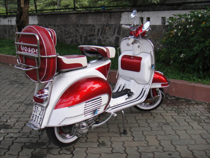 Vespa VBB White and Red