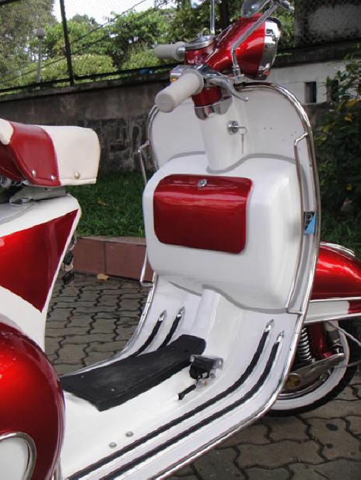 Vespa VBB White and Red