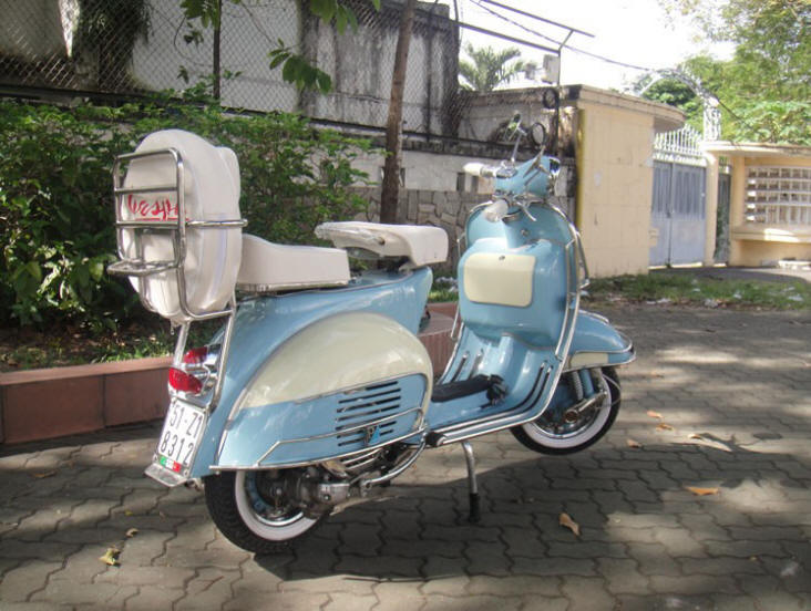 Vespa VBB Pastel Blue and Off White