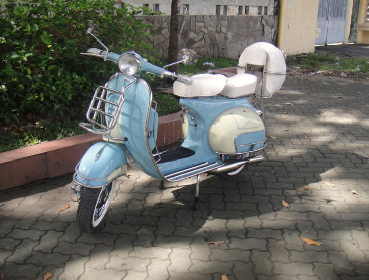 Vespa VBB Pastel Blue and Off White