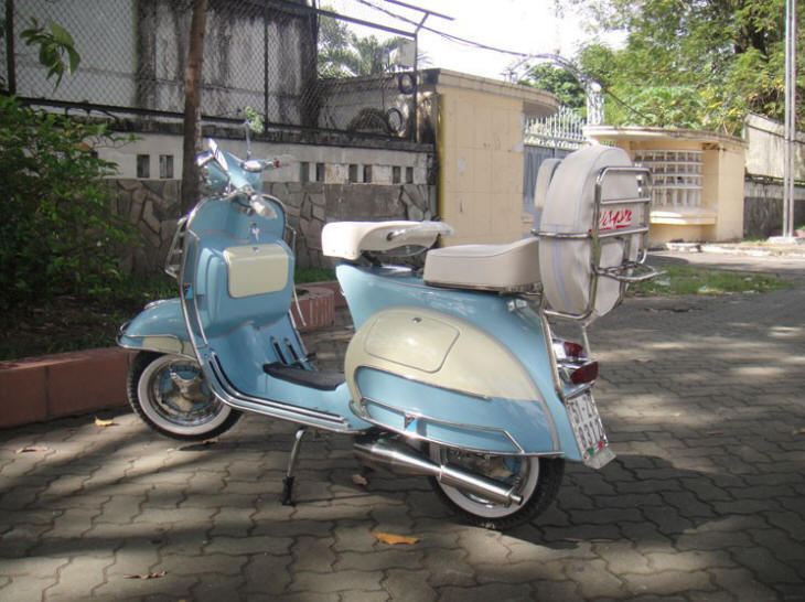 Vespa VBB Pastel Blue and Off White