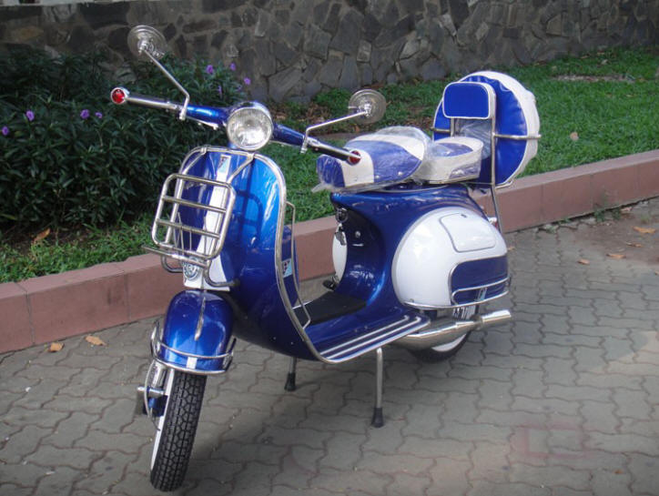 Vespa VBB Dark Cobalt Blue and White