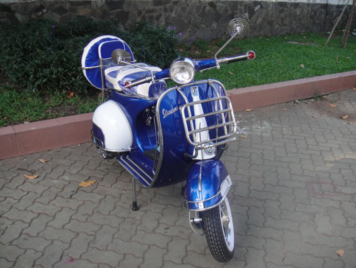 Vespa VBB Dark Cobalt Blue and White