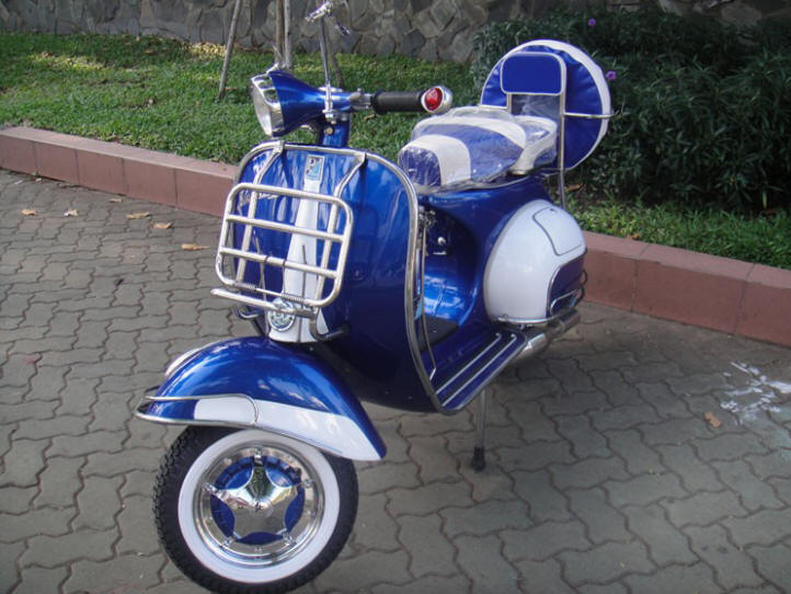 Vespa VBB Dark Cobalt Blue and White