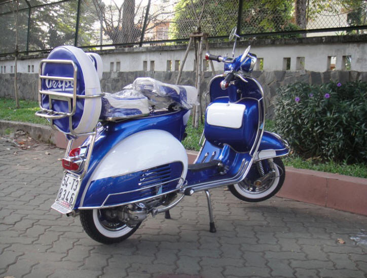 Vespa VBB Dark Cobalt Blue and White