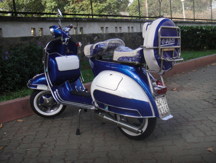 Vespa VBB Dark Cobalt Blue and White
