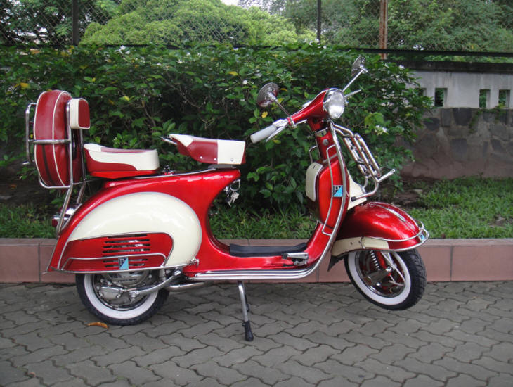 Vespa VBB Signal Red and White