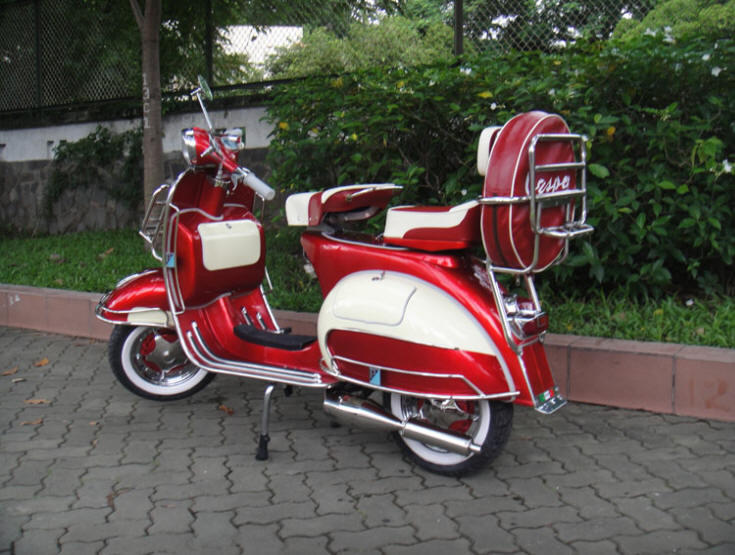 Vespa VBB Signal Red and White