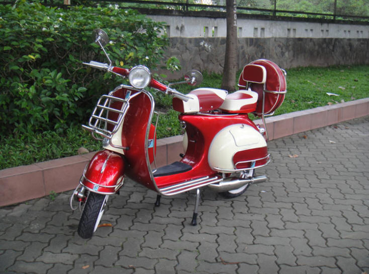 Vespa VBB Signal Red and White
