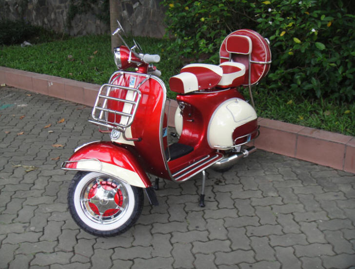Vespa VBB Signal Red and White