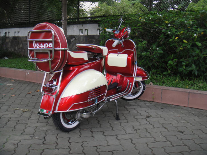 Vespa VBB Signal Red and White