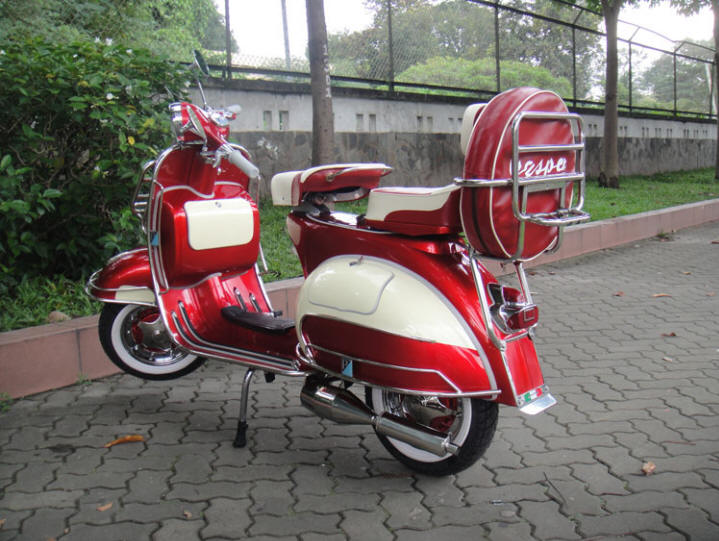 Vespa VBB Signal Red and White