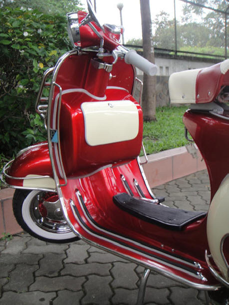 Vespa VBB Signal Red and White