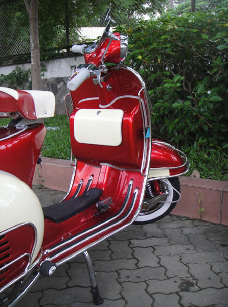 Vespa VBB Signal Red and White