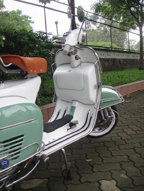 Vespa VLB White and Patina Green