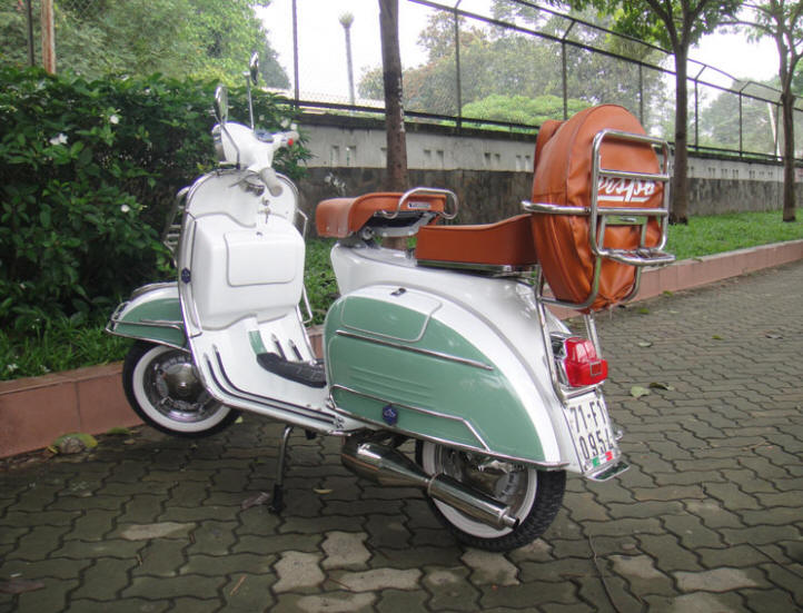 Vespa VLB White and Patina Green