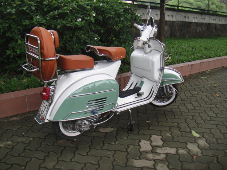 Vespa VLB White and Patina Green